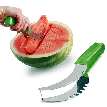 Melonskärare skär melonskivor av vattenmelon