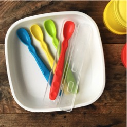 4 babyskedar på vit tallrik