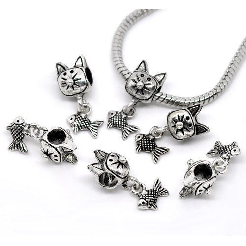 Bead / pendant--Cat with fish
