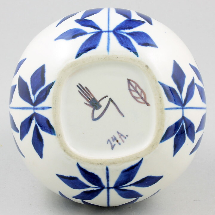 Karin Björquist (Indigo 1952) Drop Vase with Blue Leaf Decor 18 cm