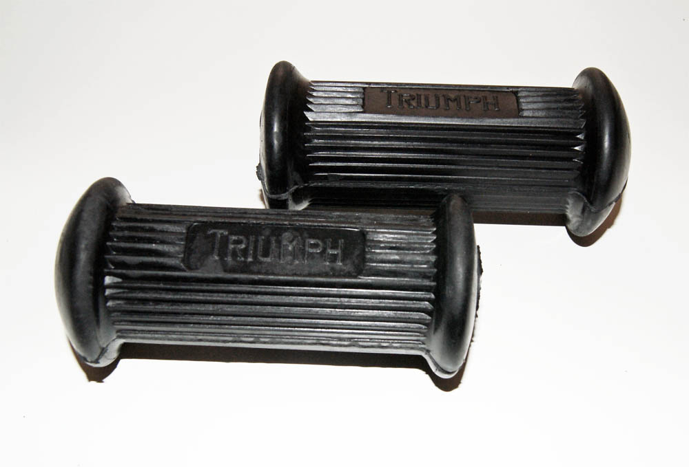 FOTGUMMI TRIUMPH FRAM  TOM. 1978 ÅRS MODELL, HÖGER OCH VÄNSTER SIDA