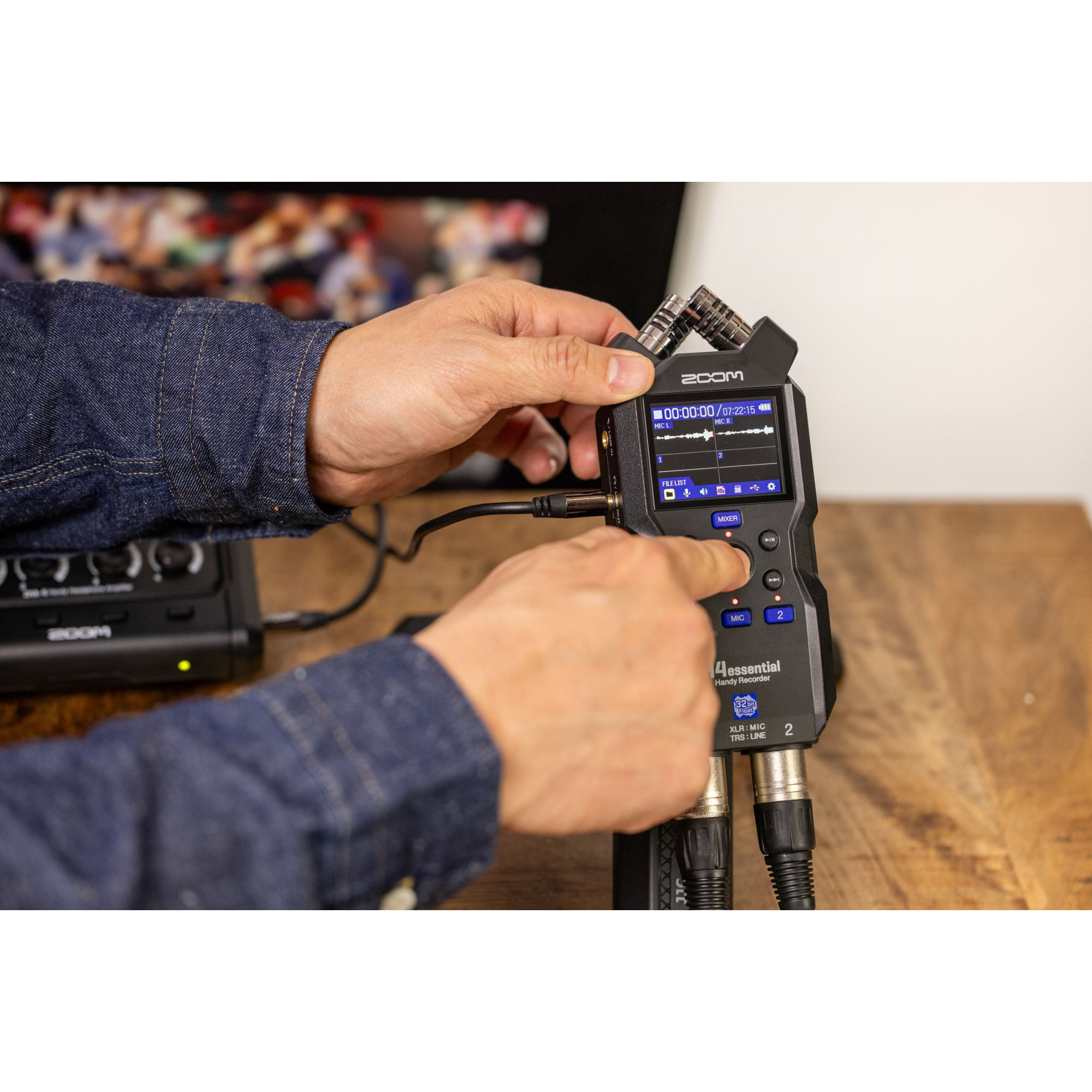 ZOOM H4 Essential 32-bit 4-channel Handy Recorder - 7