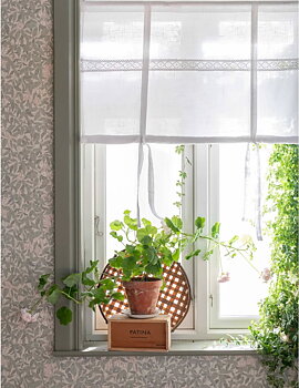 Hissgardin vit med spets i shabby chic lantlig stil