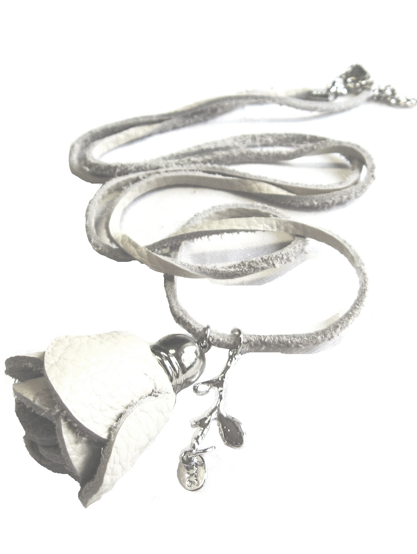 Halsband vit flätad kedja läder ros ziz design silverfärgad berlock