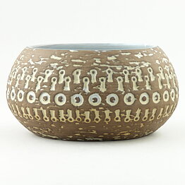 Mari Simmulson (Mexico 1960s) Brown Swelling Bowl with Relief Decor 18/9 cm