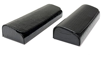Glasögonfodral i svart reptilmönster. Magnetlock.  