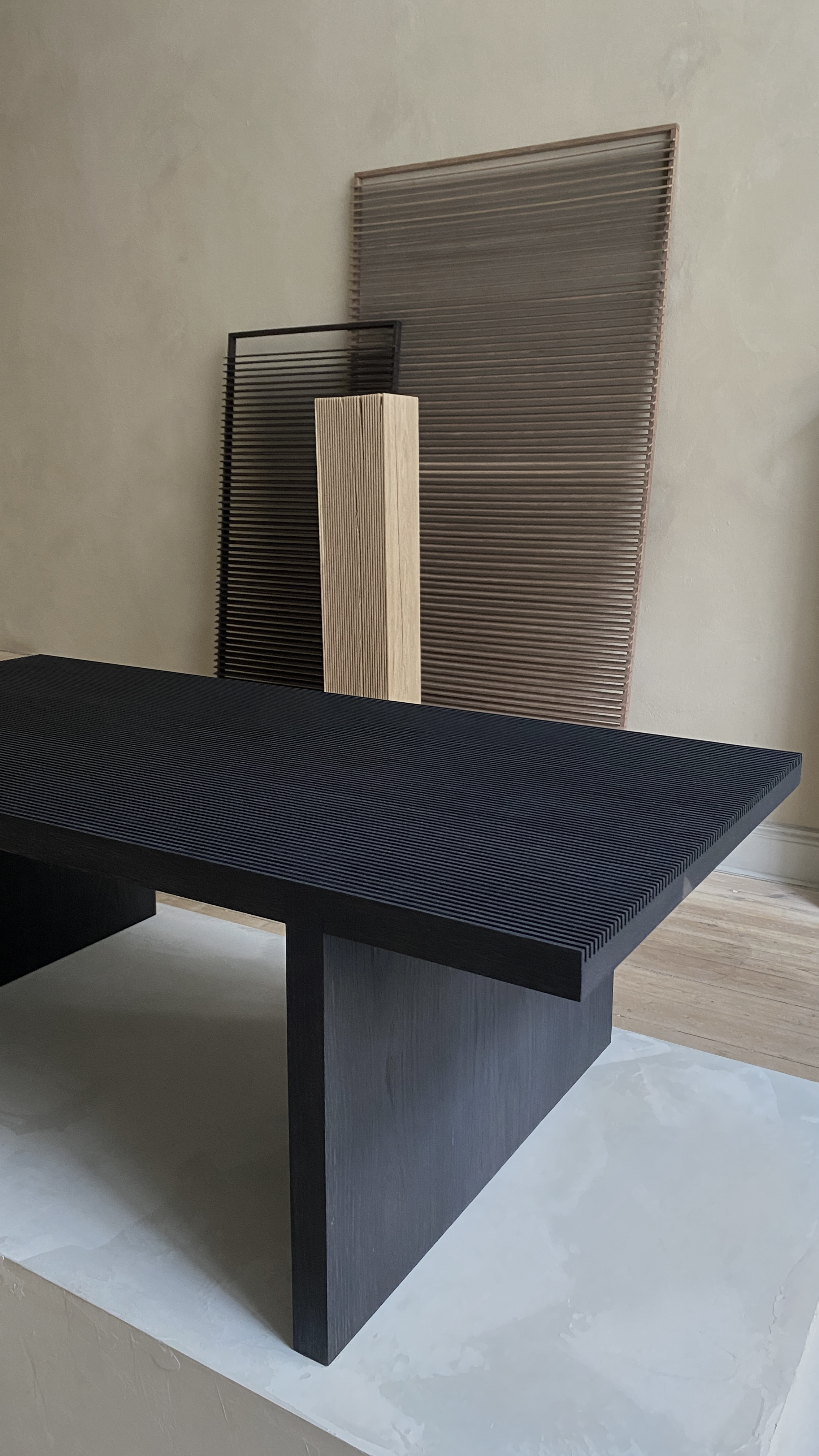HEISEI Sofa table black rifled – SAMPLE AVAILABLE