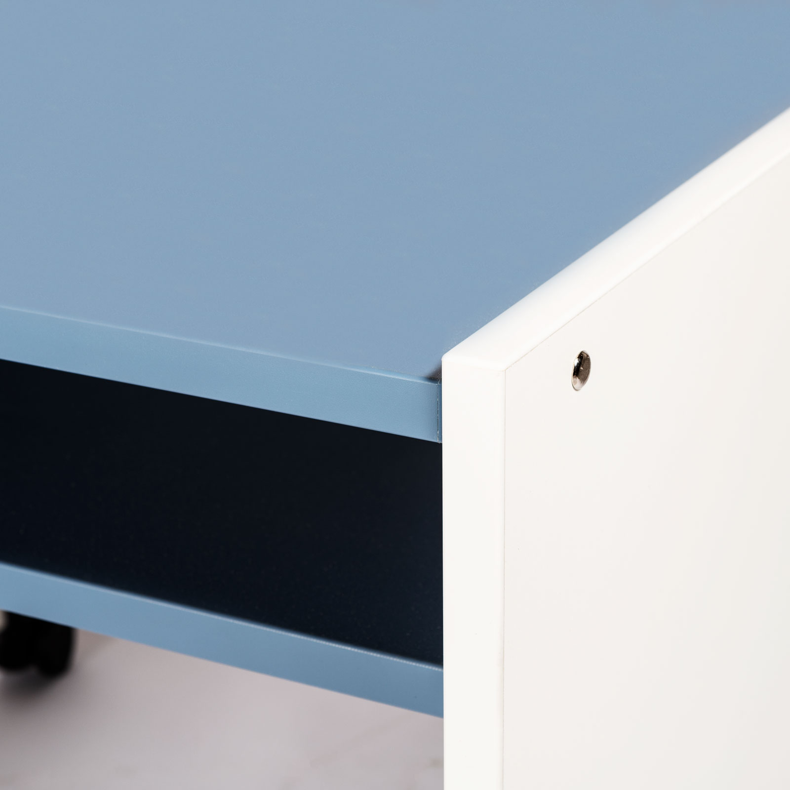 Mille Aktivitetsbord – barnevennlig aktivitetsbord for spill, puslespill, lesing og skapende aktiviteter med fargevalg og hvite sidegavler