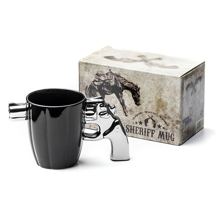 pistol-mugg med produktförpackning