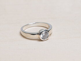 Ring med kristall 