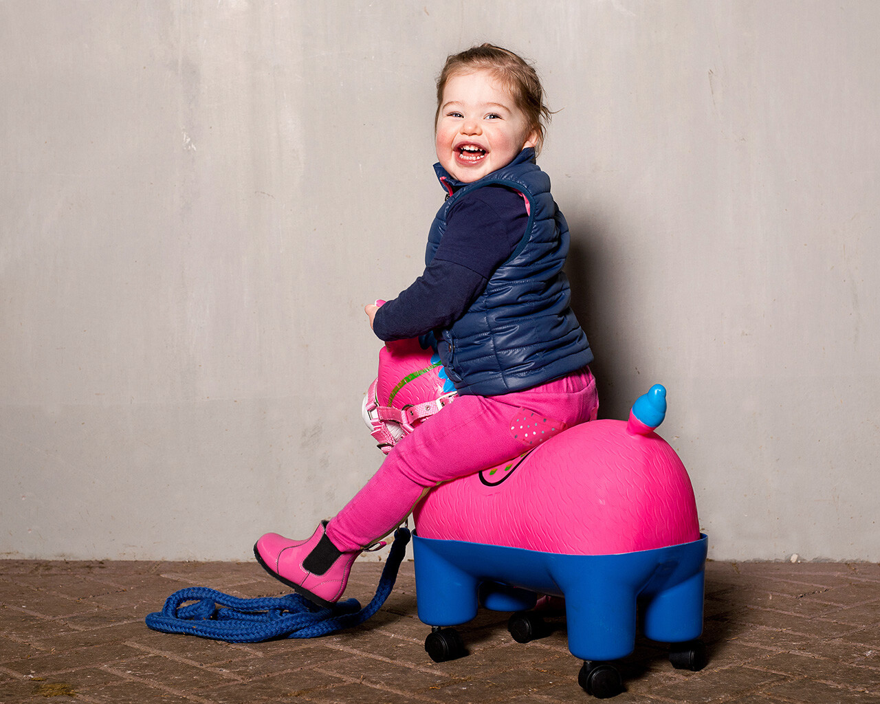 Ridbyxa med plats för blöja fuchsia