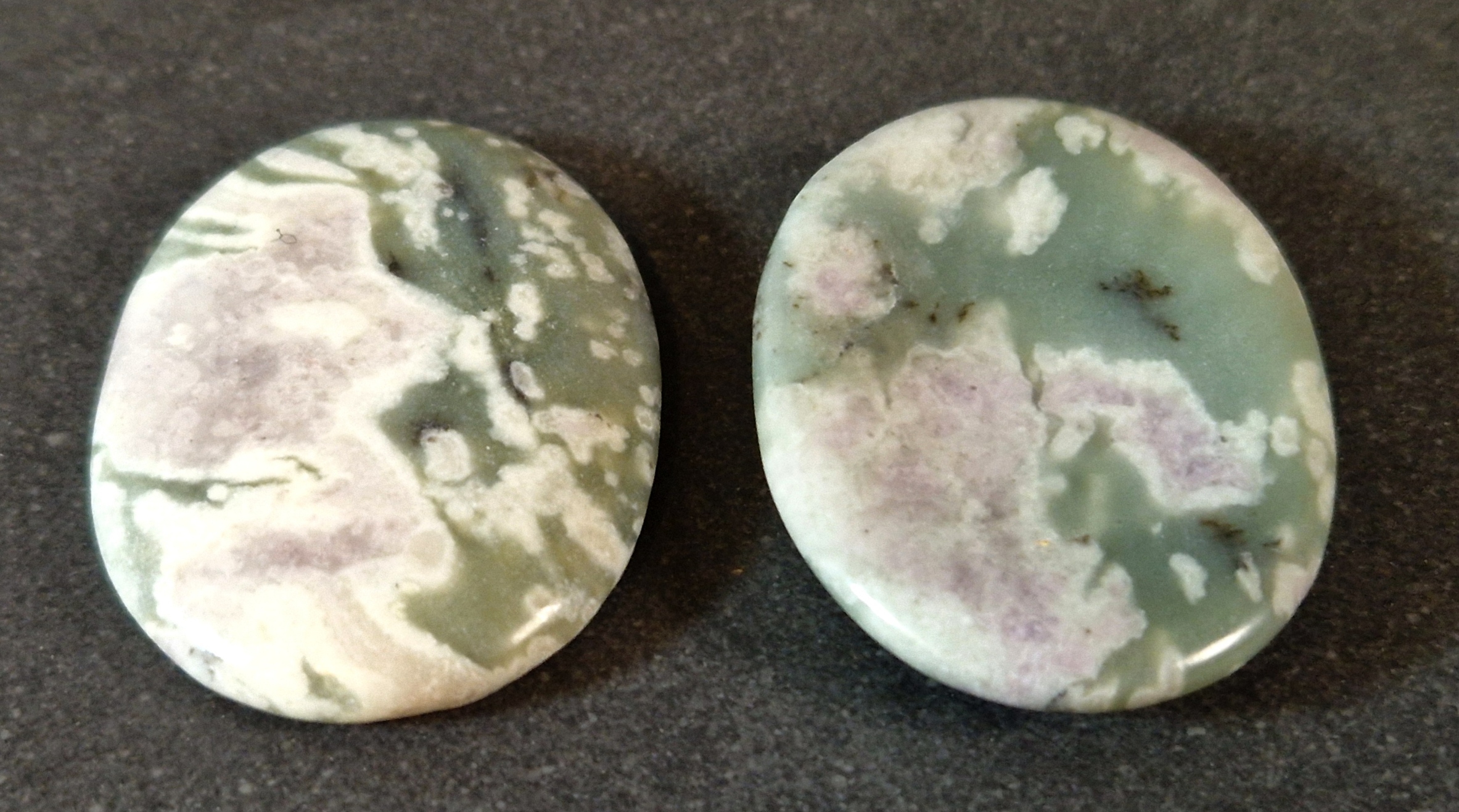 Indisk No Worry Stone /Bekymmer Sten, 35mm - Fredsjade, "Peace Jade" - 2