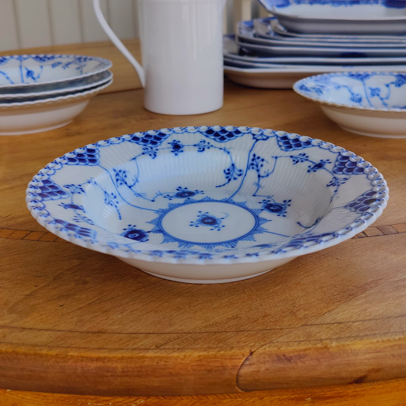 Musselmalet tallrik djup 1170 från Royal Copenhagen