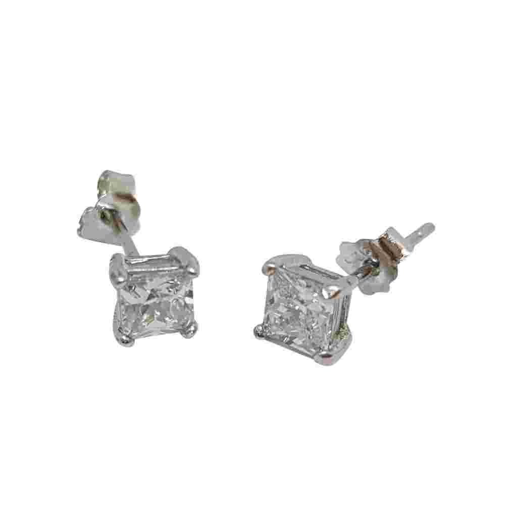 Glittriga kristallörhänge i silver med en 4 mm stor vit kristall. 