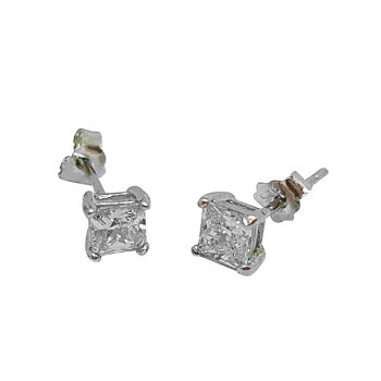 Glittriga kristallörhänge i silver med en 4 mm stor vit kristall. 