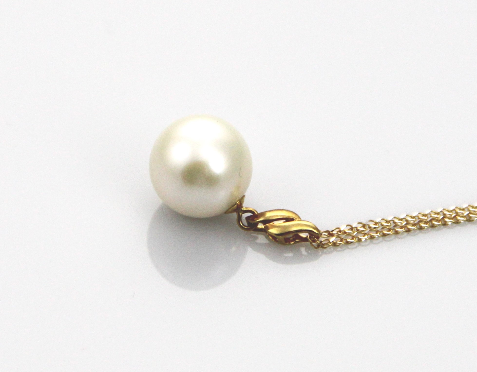 Großer Süßwasserperlen-Anhänger in Gold gefasst