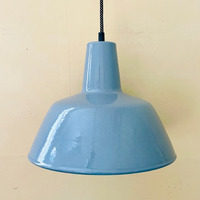 Grå emaljerad taklampa