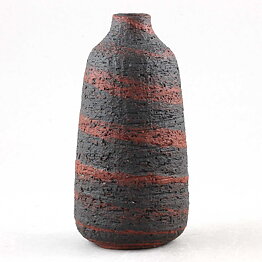 Gunnar Nylund (1959) Rough Vase with Swirling Red Decor 14 cm