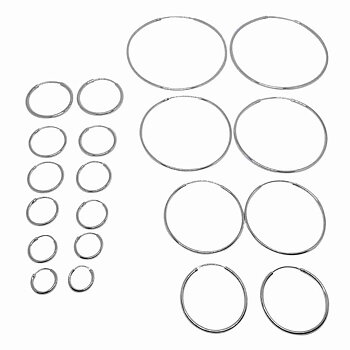 Örhänge i äkta silver. Silverringar till öronen i 30 mm. Örringar, hoops eller creoler är andra namn för detta örhänge.