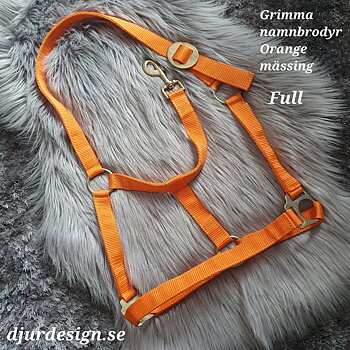 FULL  Orange mässing grimma  med namn brodyr  A-B 50 C-D 34 cm