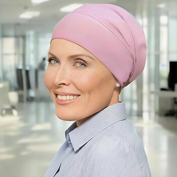 Bea, gammelrosa, mössa vid cancer