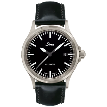 556.010 Sinn 556 I svart kalvskinn 