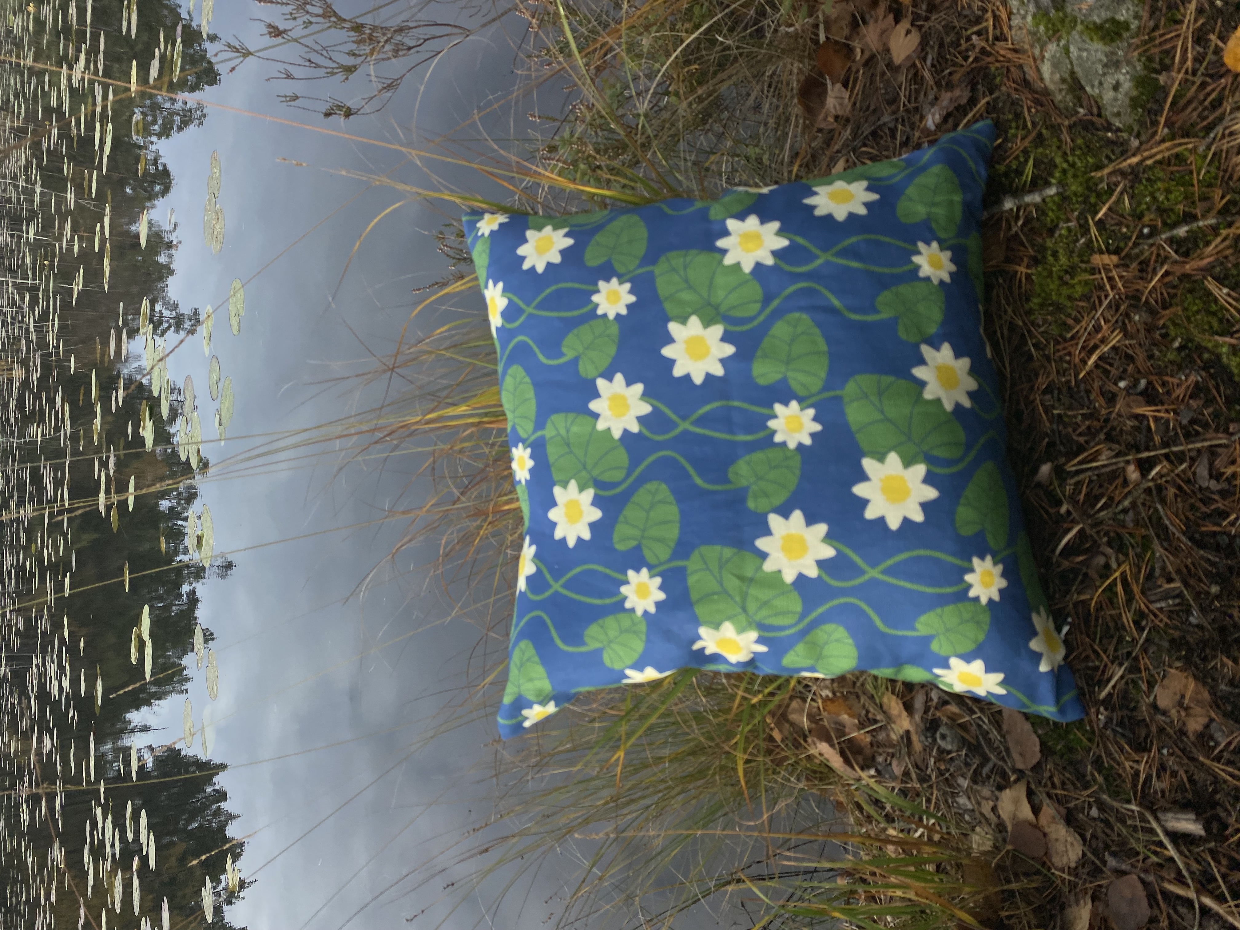 Cushion cover retro WATER LILY in linen