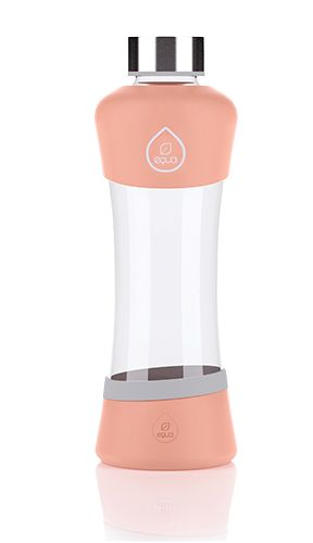 Vattenflaska av glas med rosa silikonskydd