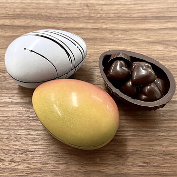 Chokladägg med hjärtan