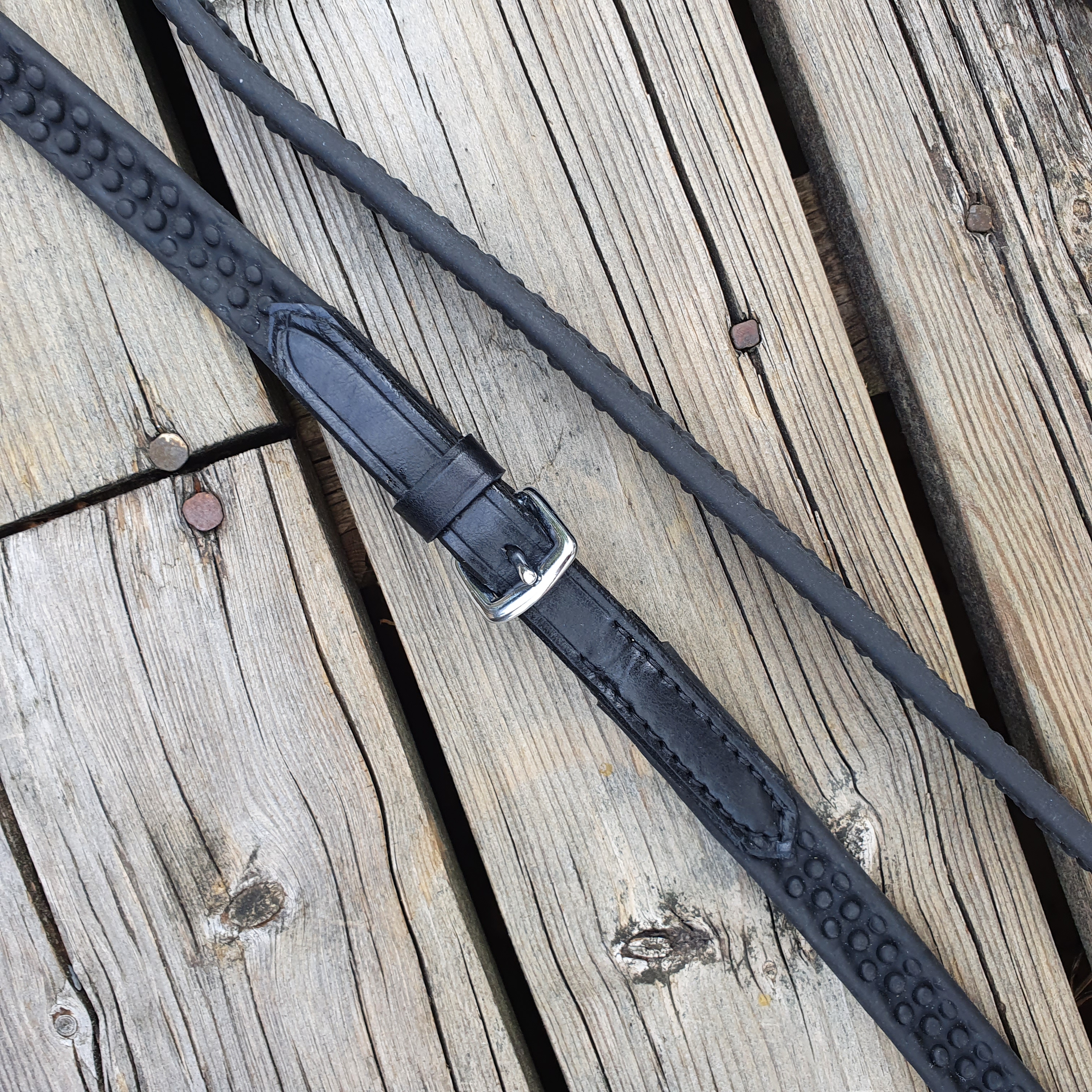 Nordic-Horse tygel svart biothane med bubbel med spänne på mitten i crom samt hakar.. 260 cm / 15 mm med bra tyngd för T2 ridning. - 2