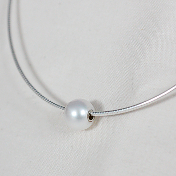Boj - sterling silver necklace with cultured pearl