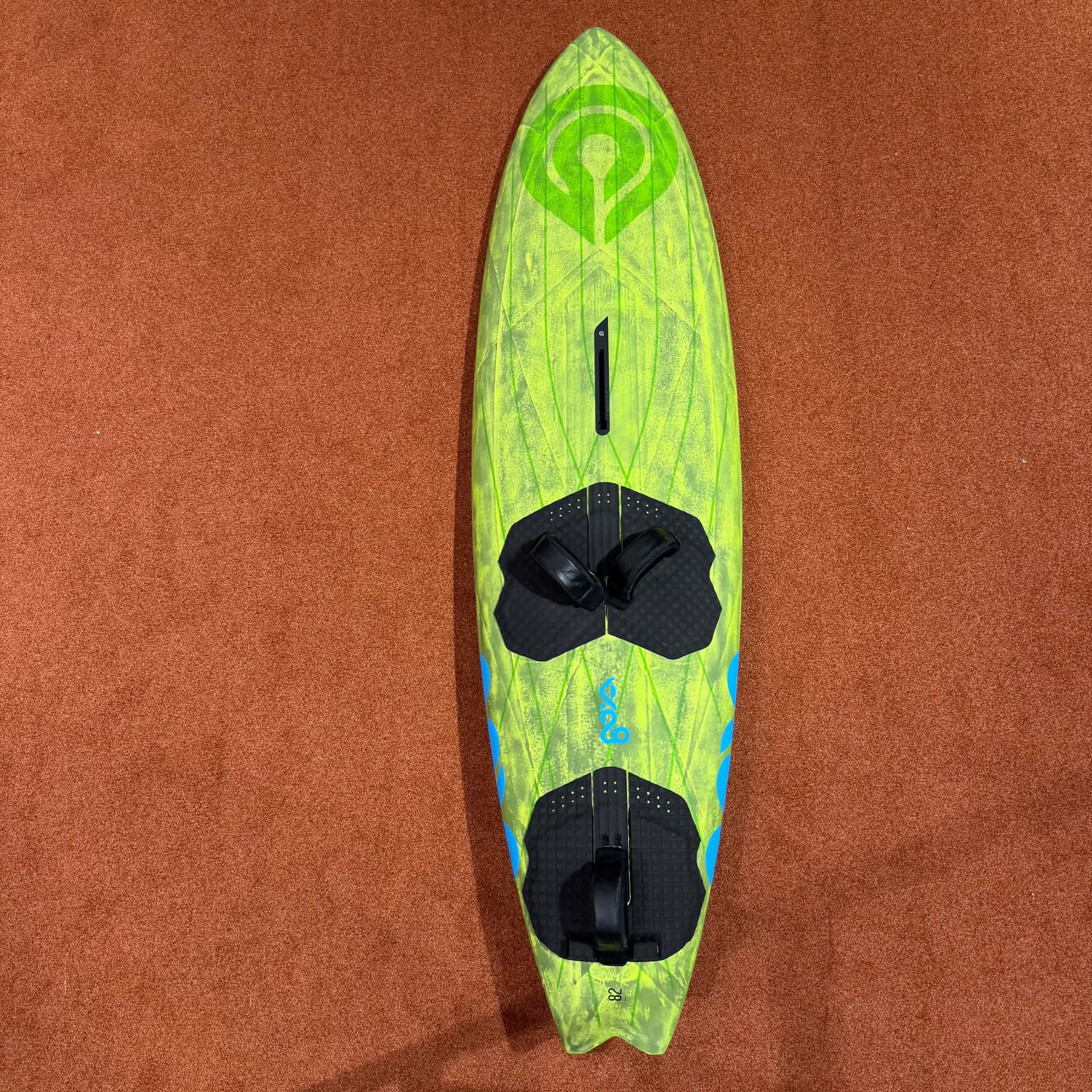 Begagnad Vindsurfingbräda Goya Custom 4 Thruster 82