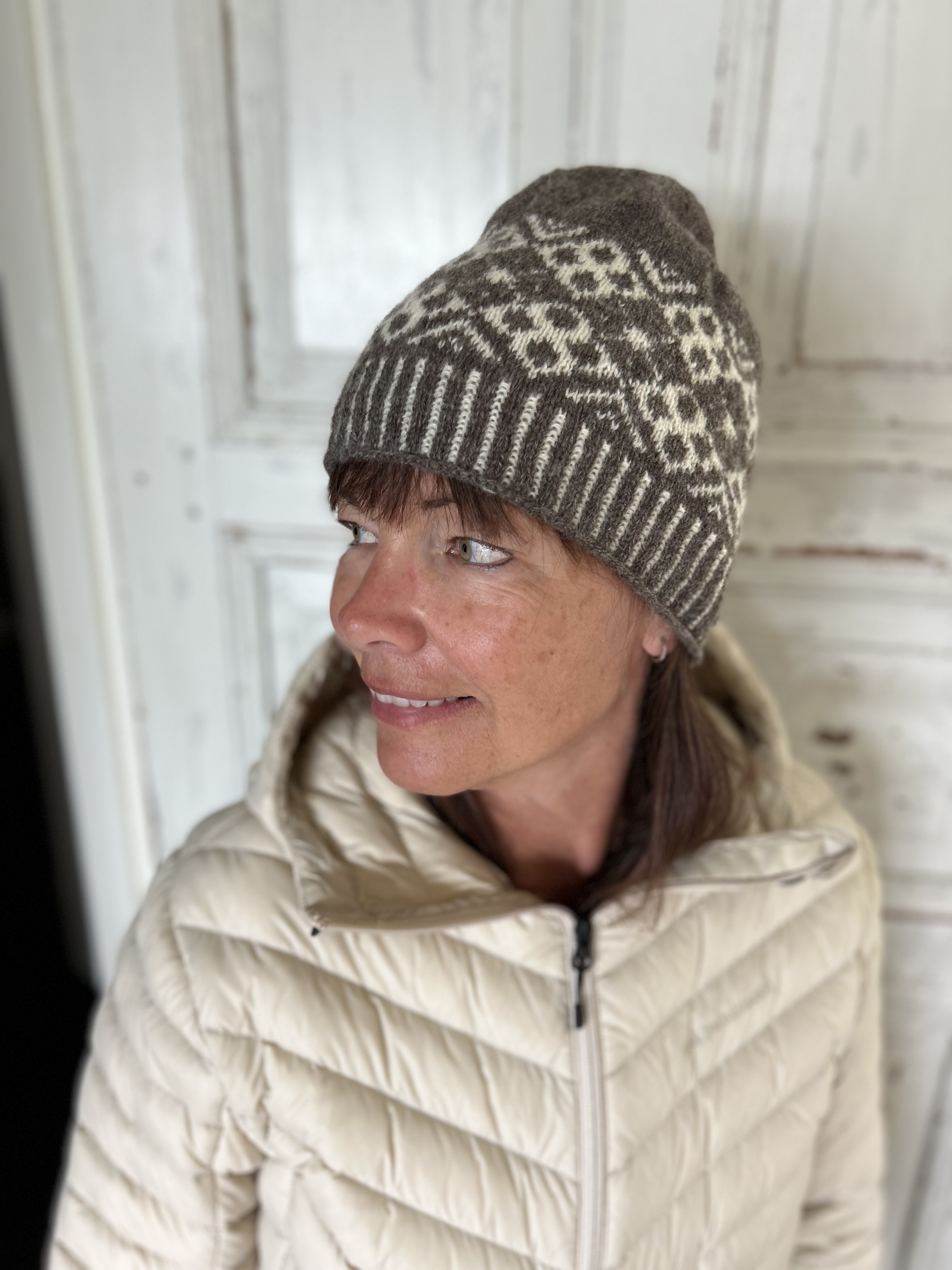 Knitting pattern hat "Frosty"