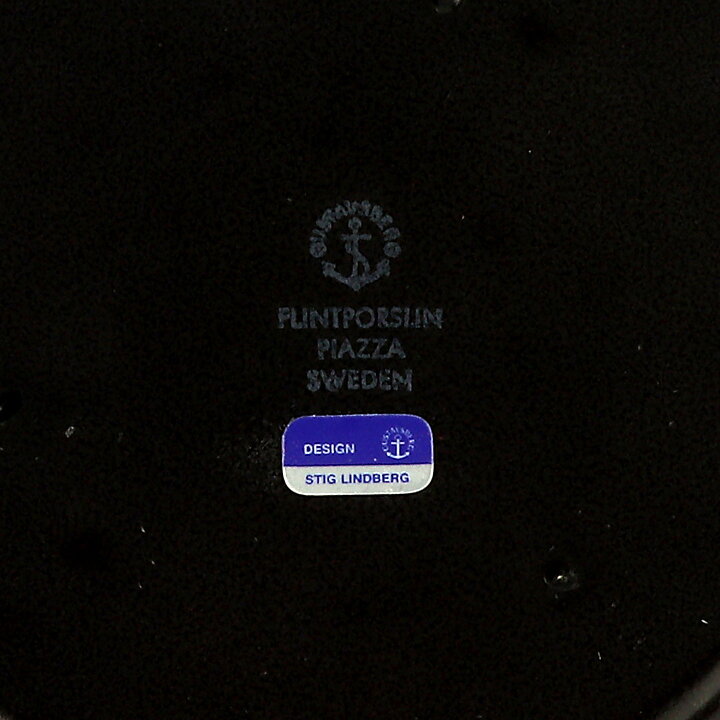 Stig Lindberg (Piazza 1960) Black Dish with Couple Relief Decor 20 cm (1)