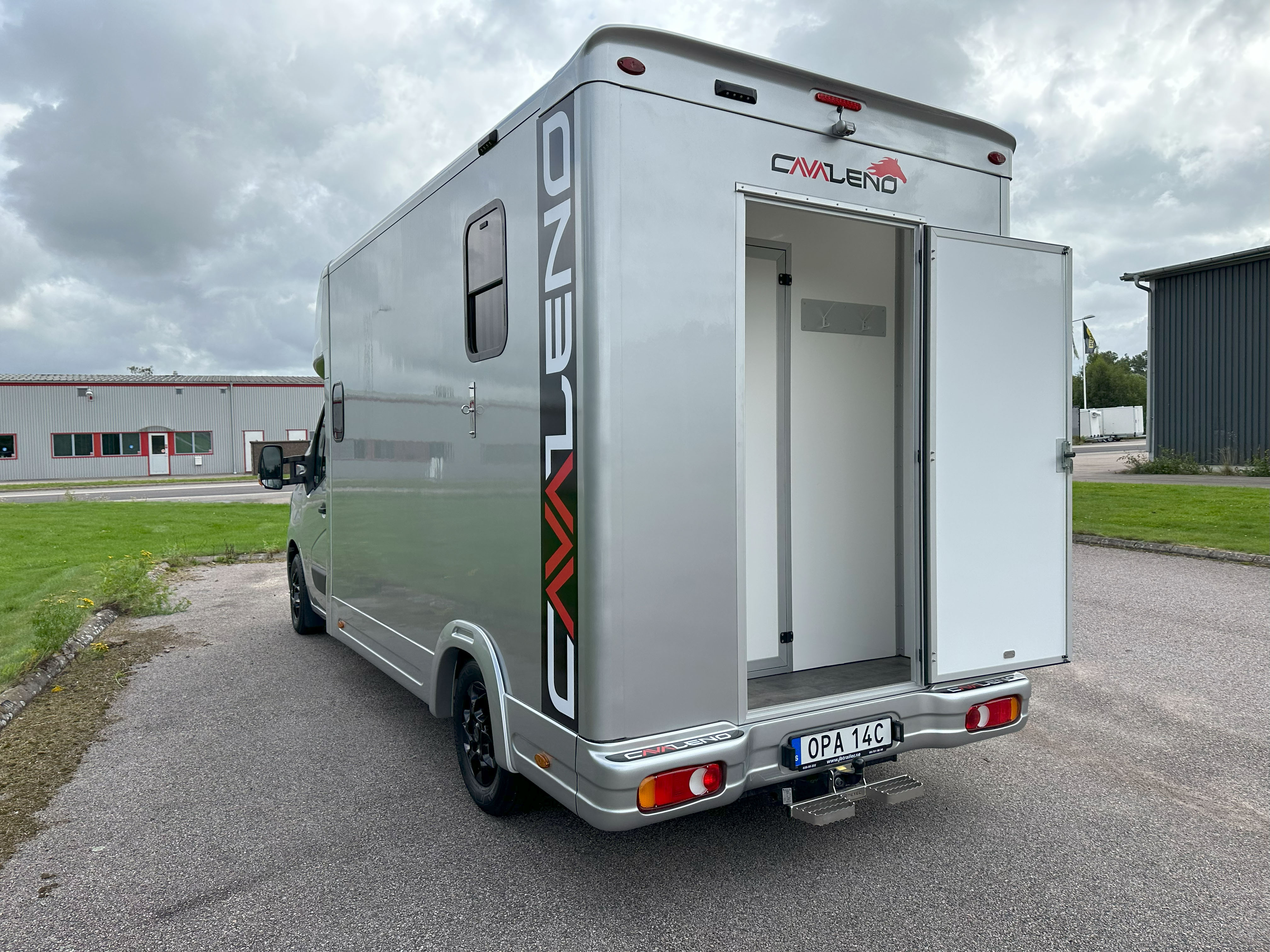 Cavaleno Primero B kortsbil med baksäte/bodel - 4
