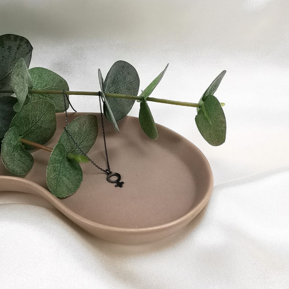 IAMLUND Kvinnotecken halsband oxid