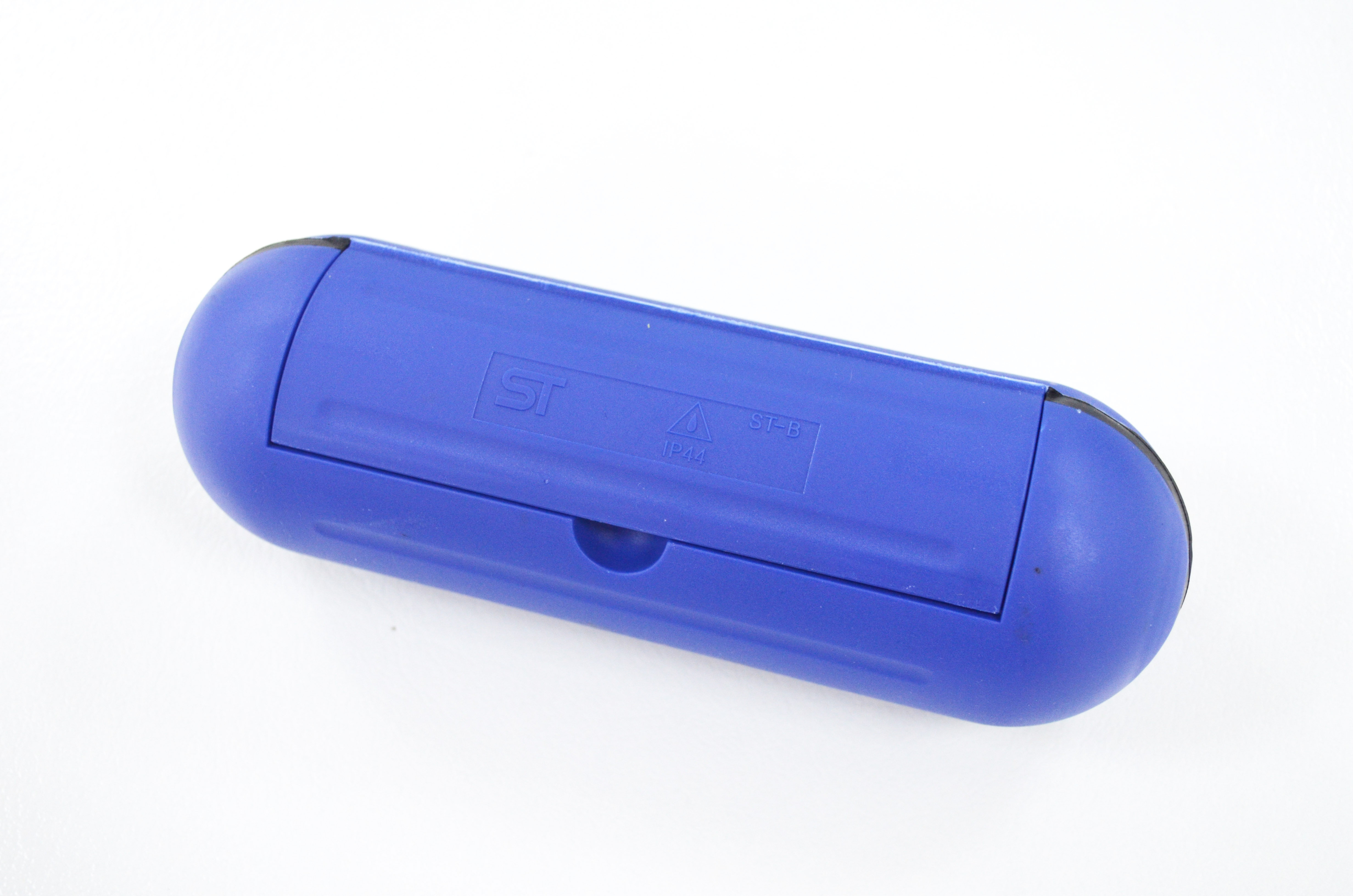 Cable box for CEE plugs