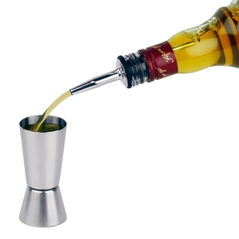 Hälla upp sprit med Barmått Jigger