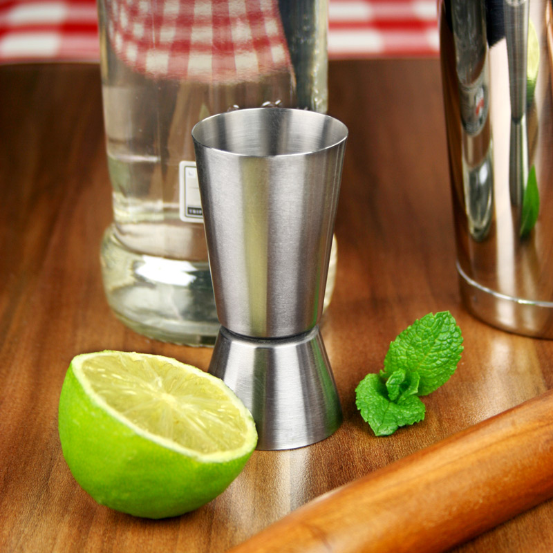 Barmått Jigger med andra barredskap och lime