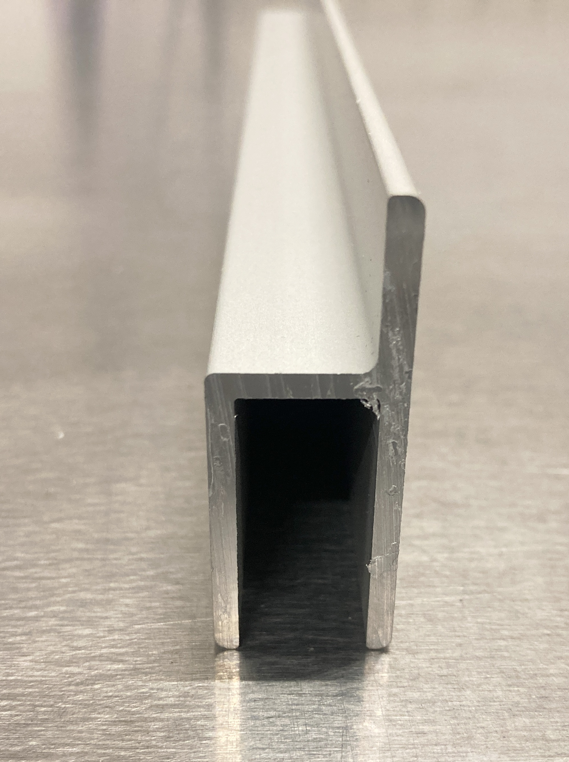 Aluminiumprofil h för 12mm längd 1980mm