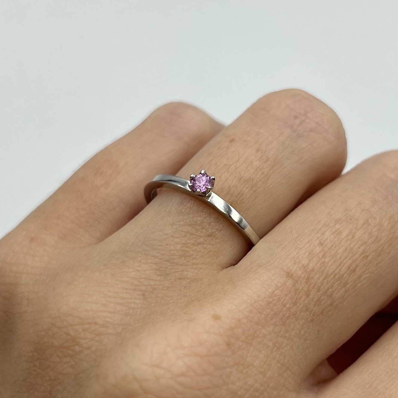 Ring Elly handgjord rosa safir vitguld 18 karat 