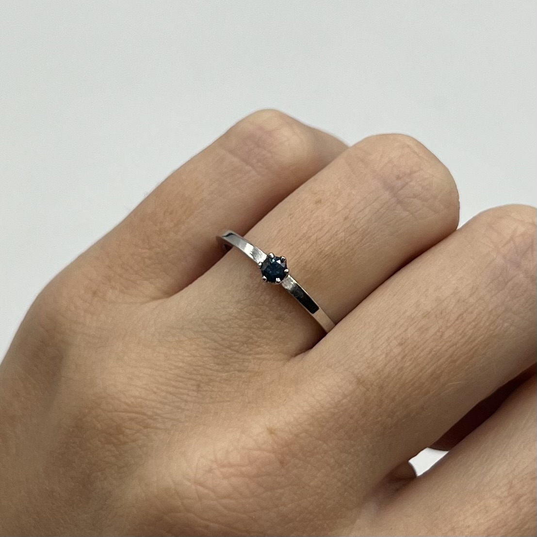 Ring Elly handgjord blå safir vitguld 18 karat 