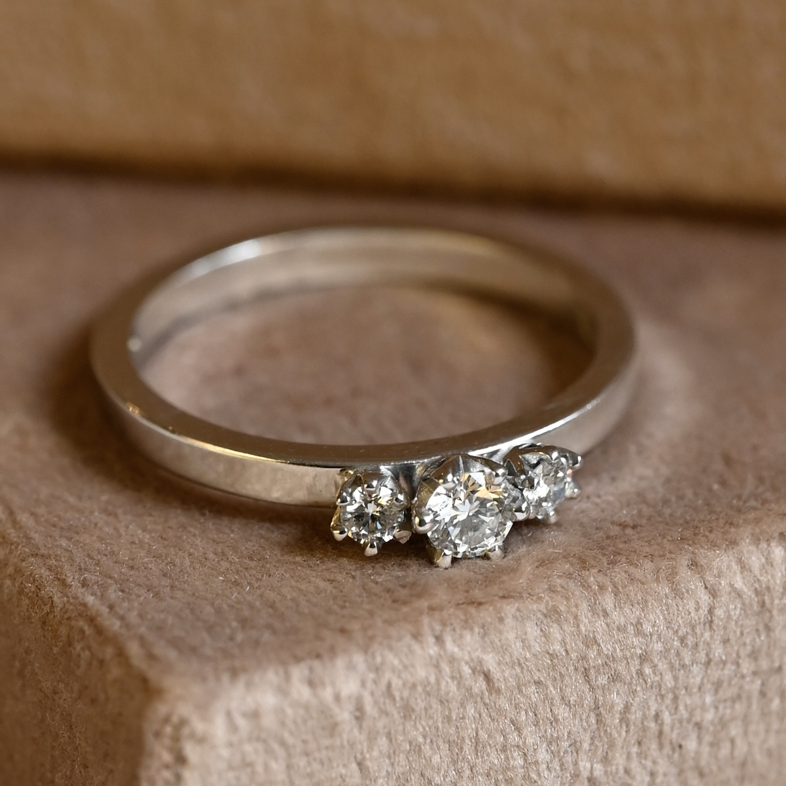 Ring Fanny handgjord diamanter vitguld 18 karat