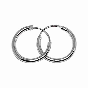 Örhänge i äkta silver. Silverringar till öronen i 8 mm. Örringar, hoops eller creoler är andra namn för detta örhänge.