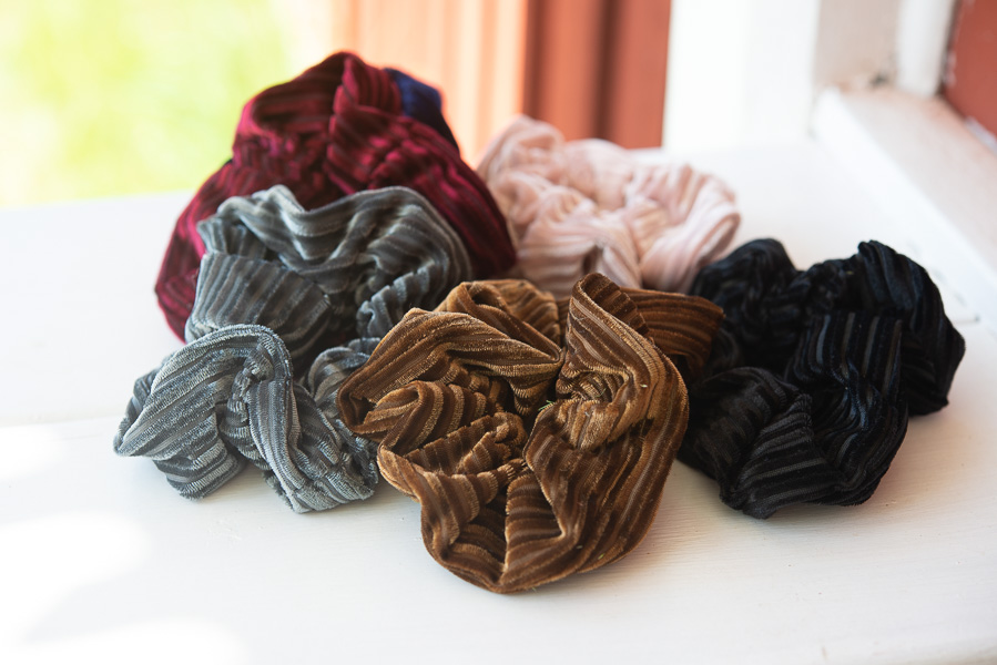 Black Colour - Hårsnodd Scrunchie velvet Winered - 4