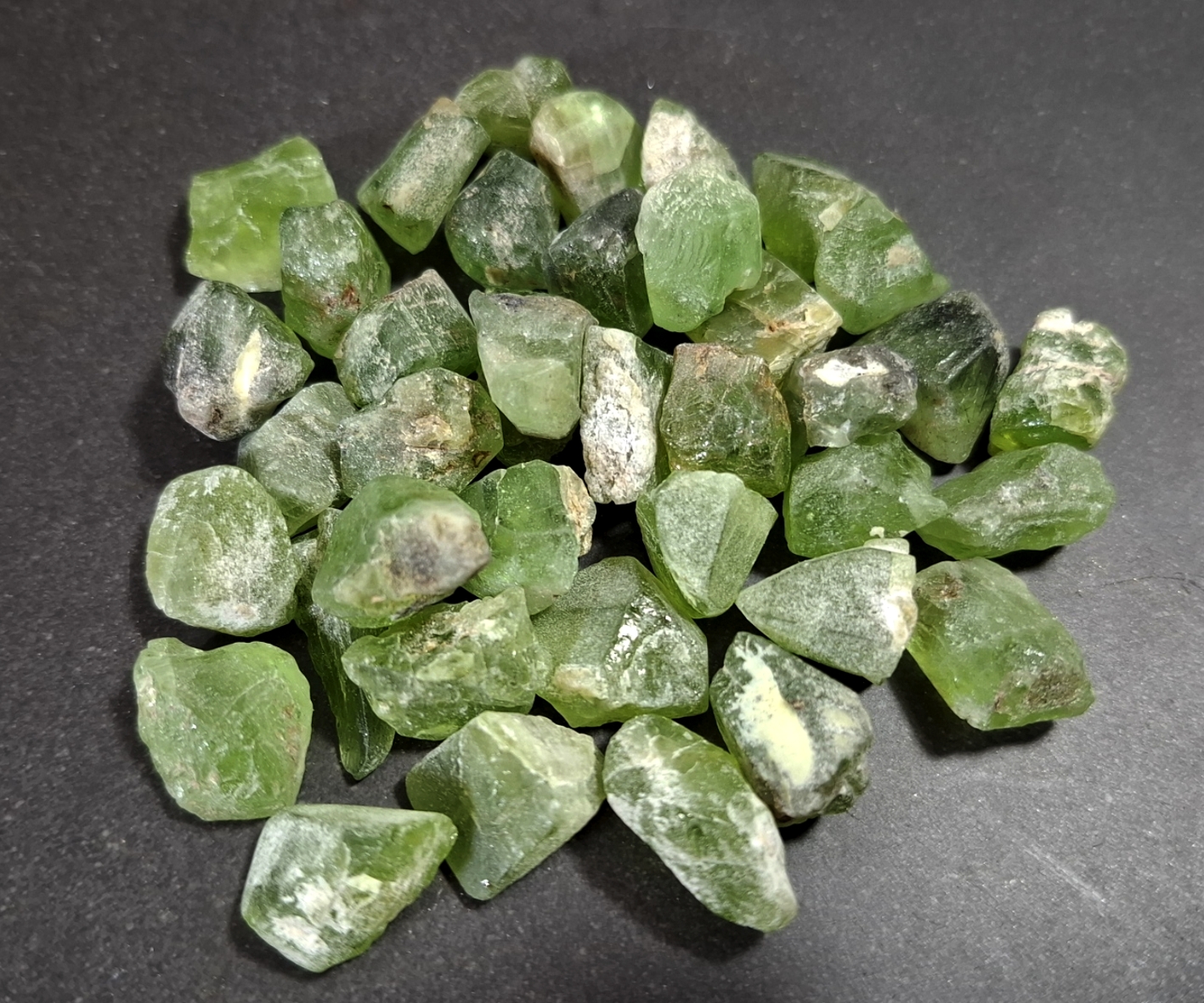 Peridot - Krysolit - Naturlig Kristall  AA kvalitet
