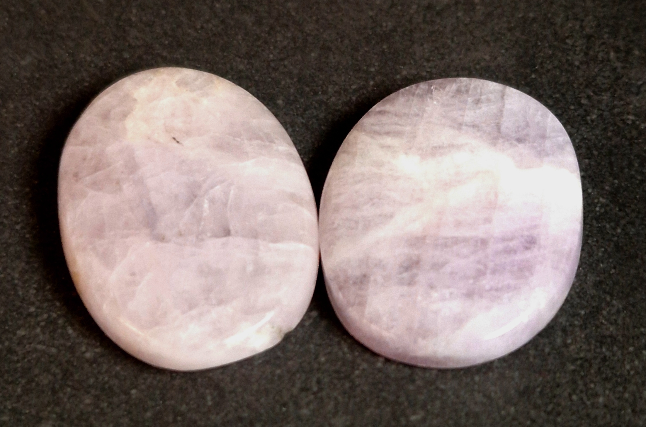 Oval Kunzit Cabochon