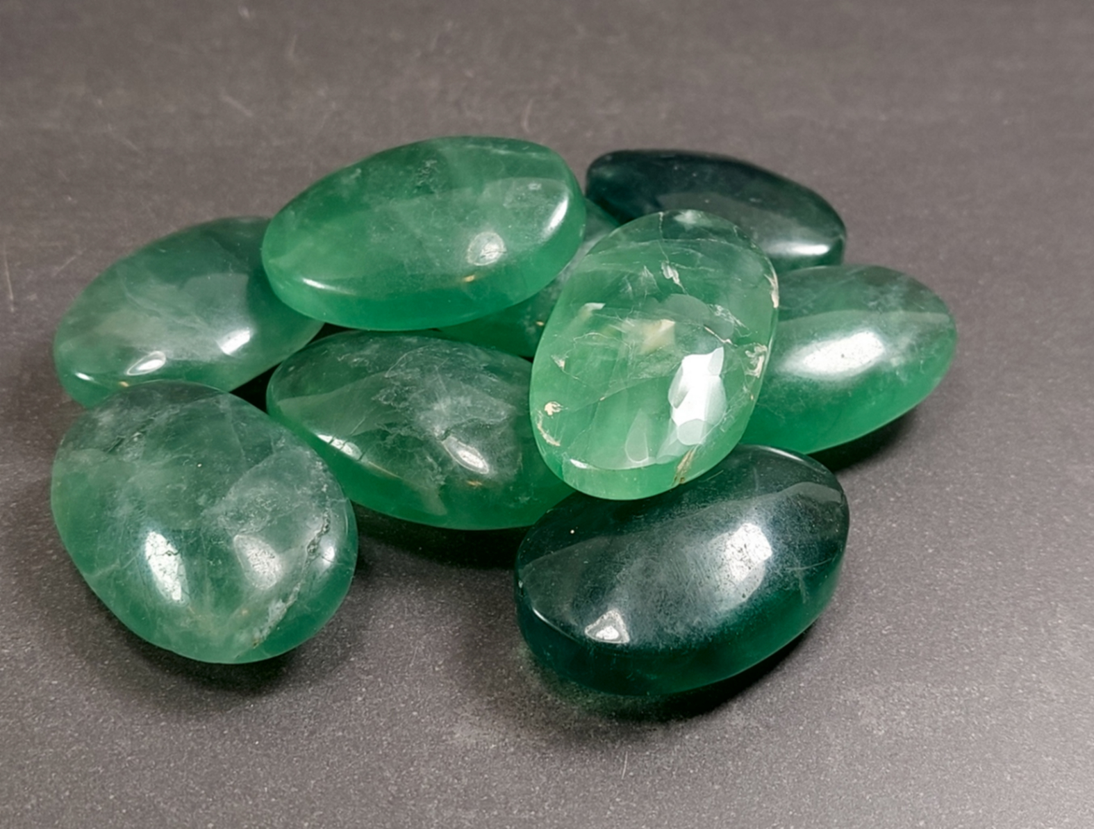 Pebbles "No Worry Stone" - Grön Fluorit AA kvalitet 