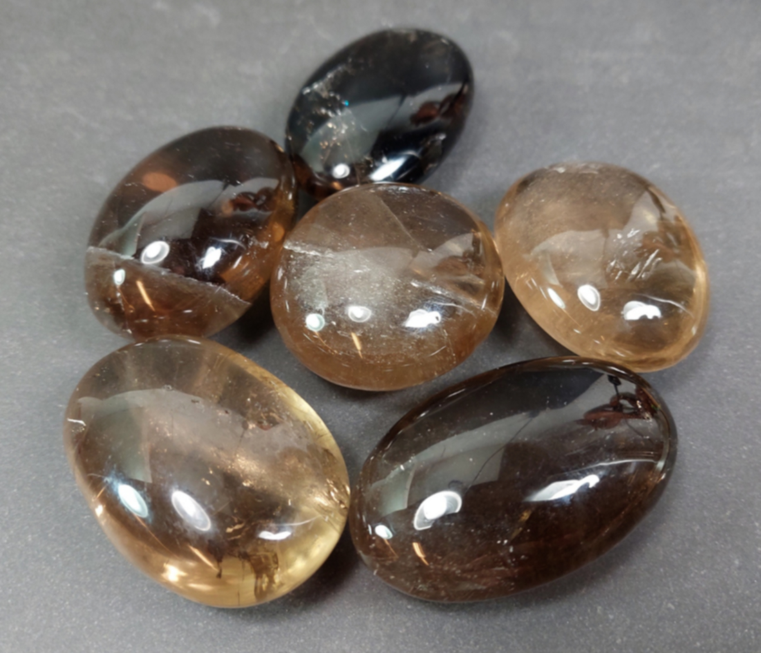 Pebbles "No Worry Stone" - Rökkvarts AA kvalitet