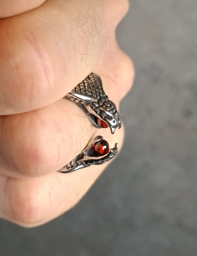 Kobra Ring med röd glas pärla  - 3